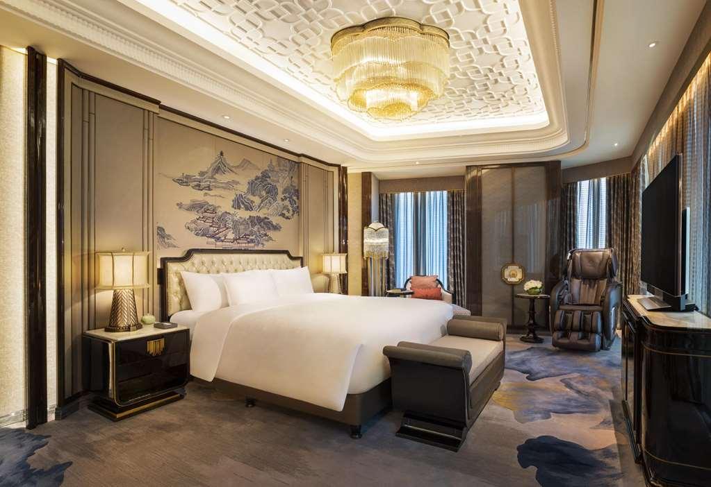 Wanda Reign Chengdu Hotel Стая снимка