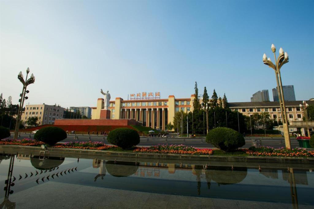 Wanda Reign Chengdu Hotel Екстериор снимка